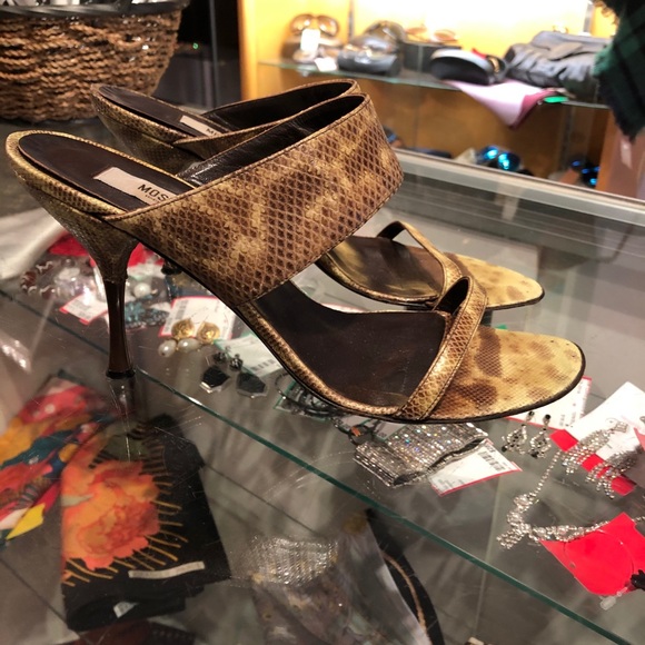 🤩Moschino🤩 Good condition with heel tips. - Picture 4 of 12